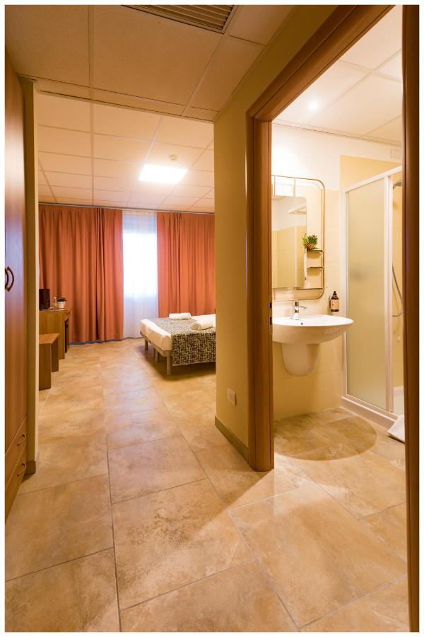 Santa Teresa House 2*